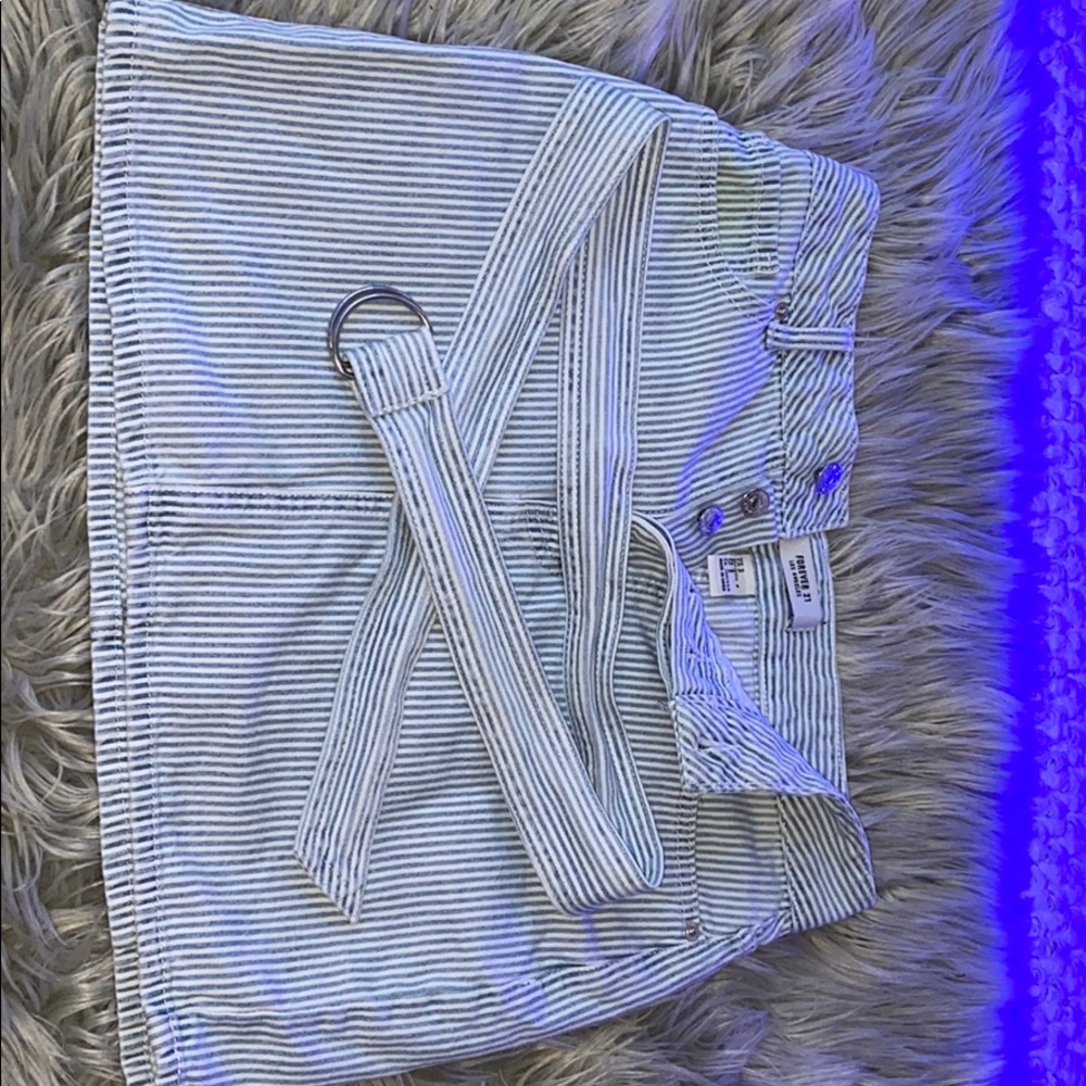Light blue strip with white skirt